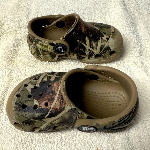 The Crocs Kids Toddler Size C 4 Baby Camo Slip On Clogs Unisex - Picture 7 of 9